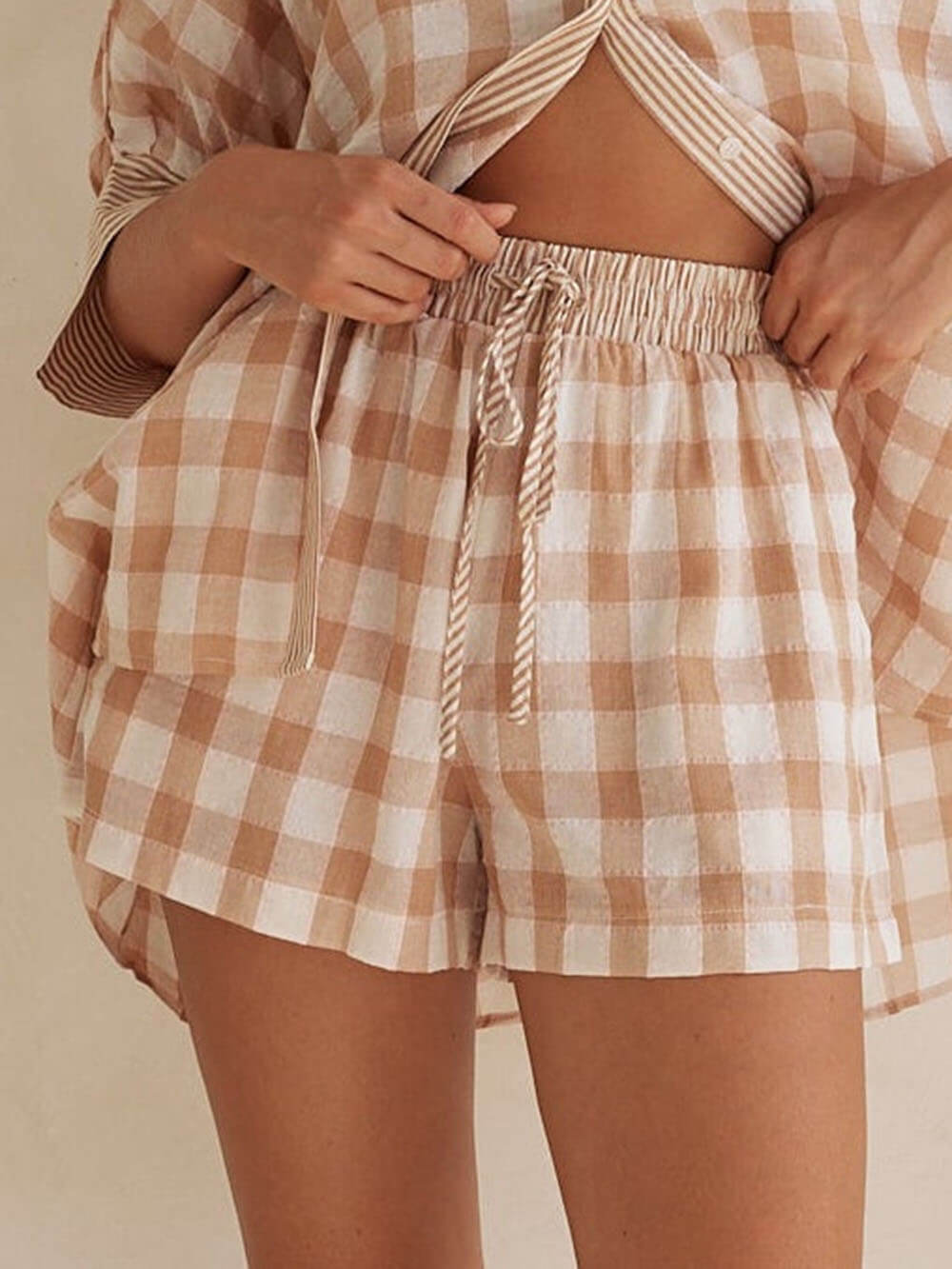 Sofistikeret moderne følelse ternet print drawstring elastisk talje lomme shorts